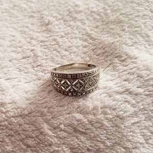 10 K white gold diamond ring